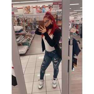 Meet your Posher, Daniela